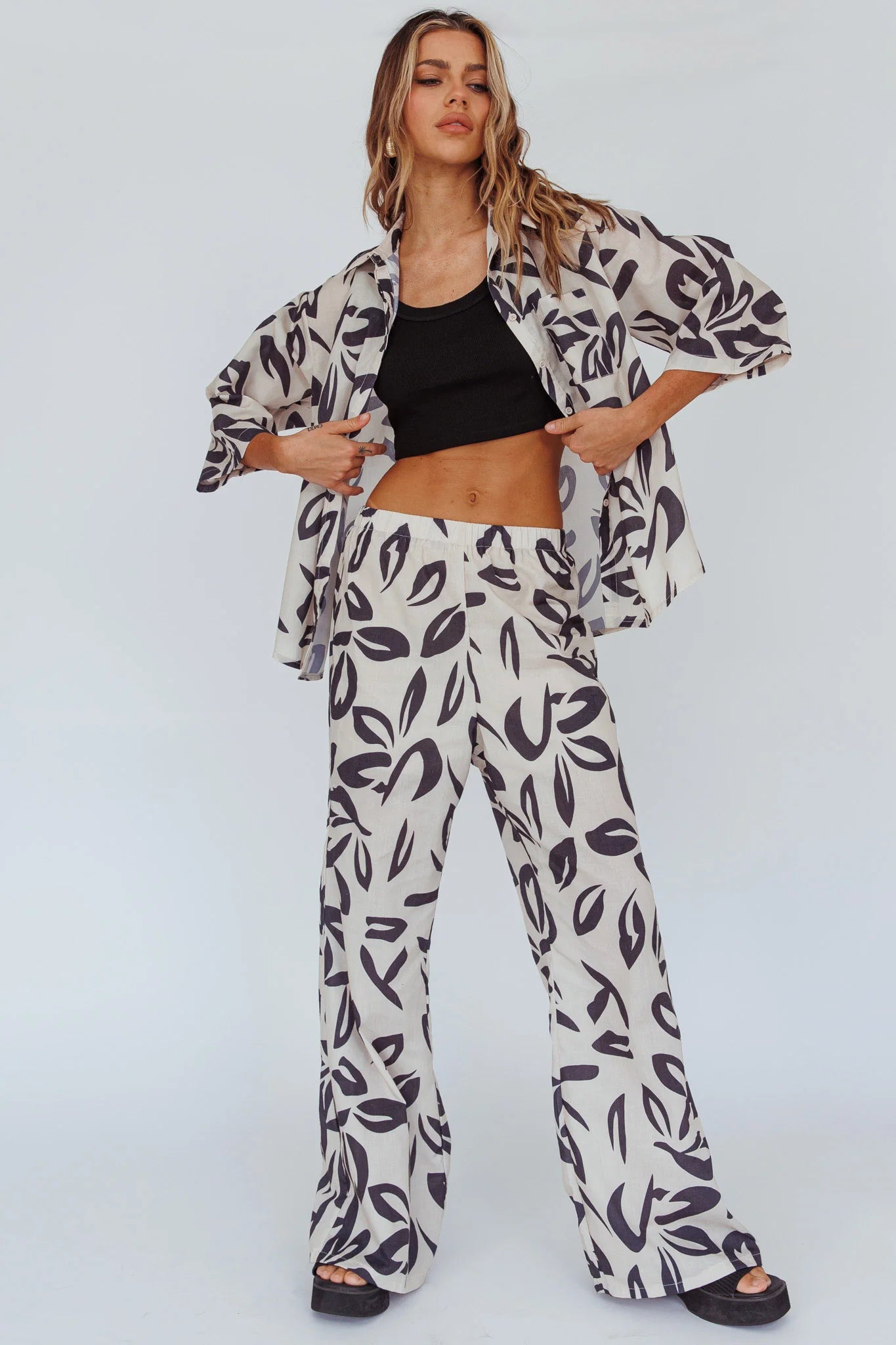 Just A Hunch Pants Leaf Print Beige