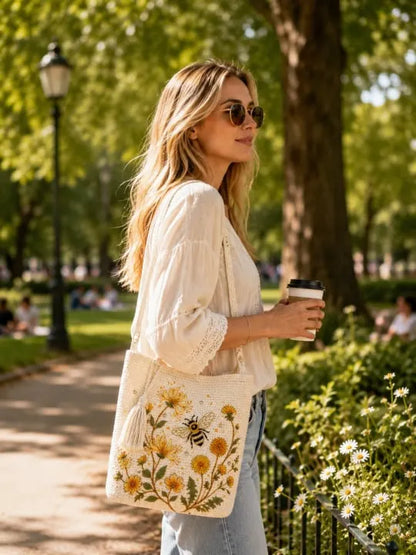 🐝🧶Handmade Crochet Bee/Hummingbird Embroidered Tote Bag🌼