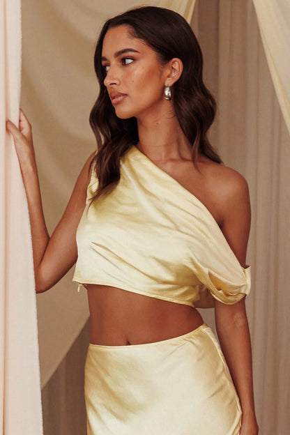 Alivya On-Off-Shoulder Satin Top Butter