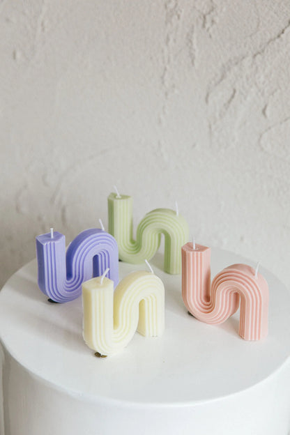 Golden Days S-Shape Geometric Aromatherapy Candle Lavender